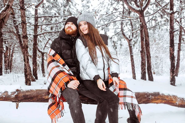 Happy winter holidays. Romantic young couple. Snowy winter day. — Stock Photo, Image