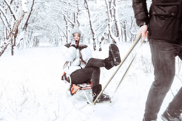 Happy winter holidays. Romantic young couple. Snowy winter day. — Stock Photo, Image