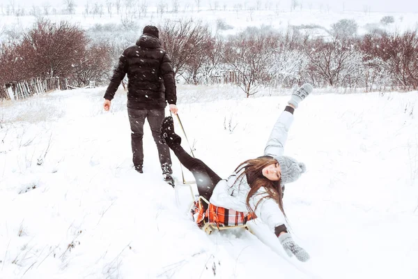 Happy winter holidays. Romantic young couple. Snowy winter day. — Stock Photo, Image