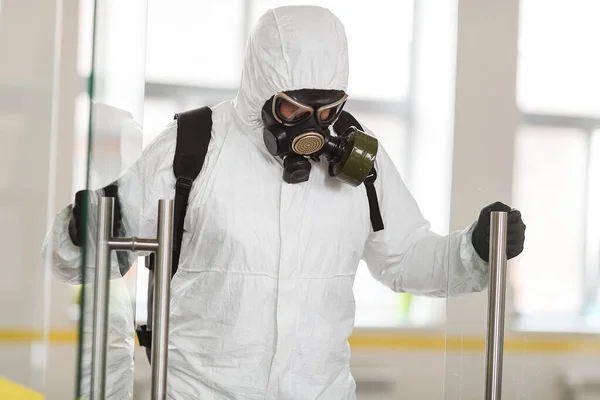 Conceito Vírus Corona Médico Cientista Masculino Máscara Óculos Roupa Protetora — Fotografia de Stock