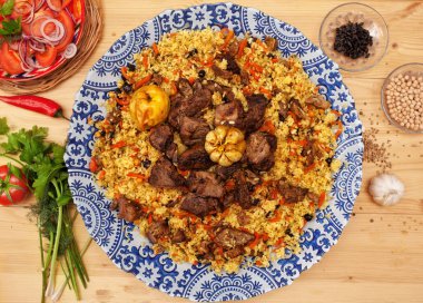 Ulusal bir plakada Özbek pilavı