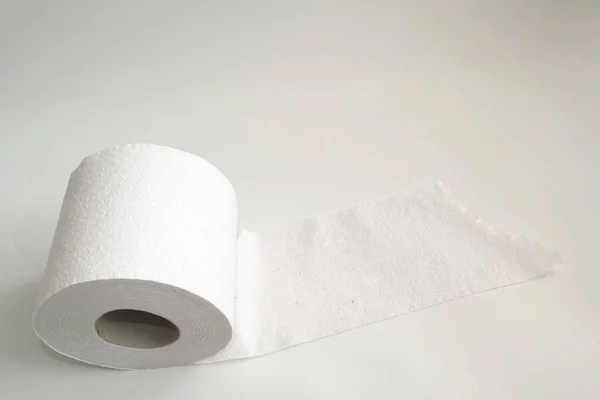 Toalettpapir Med Hvit Bakgrunn – stockfoto