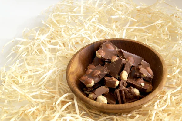 Fındıklı sütlü çikolata, çikolatalı.