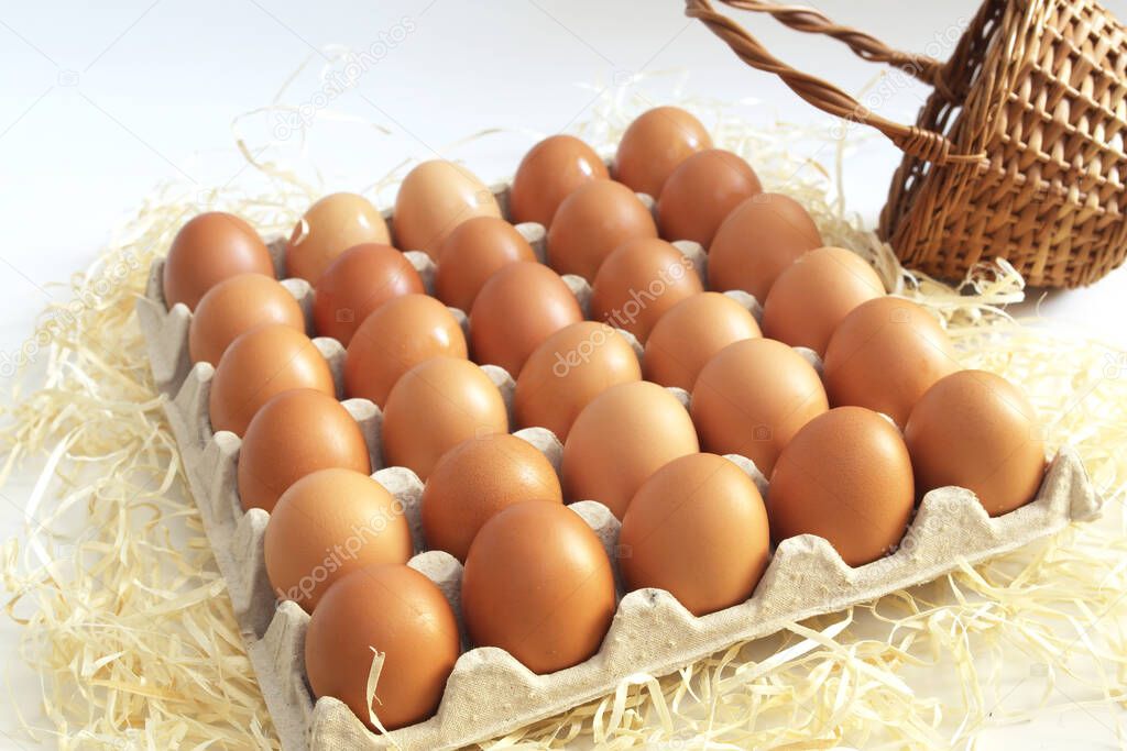 chicken eggs 30 pieces in the hay