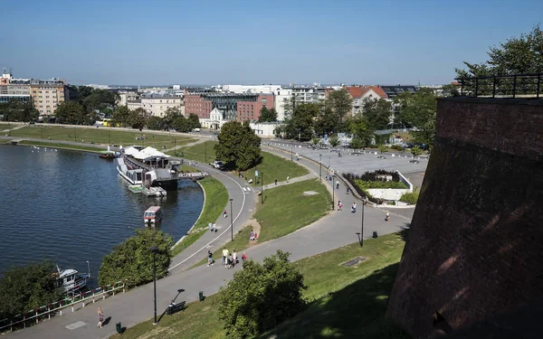 Floden Vistula som går genom staden i Krakow i Polen Europa — Stockfoto