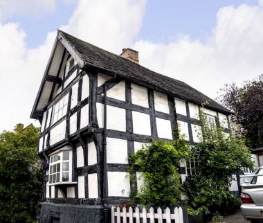 Sandbach pitoresk kasaba Güney Cheshire İngiltere'de yarım müzikholün yazlık