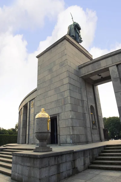 Το Σοβιετικό Πολεμικό μνημείο στο Tiergarten το Βερολίνο Γερμανία — Φωτογραφία Αρχείου