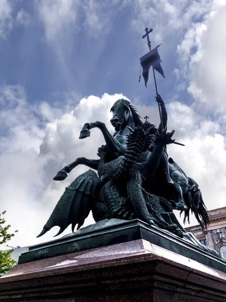 Estatua de San Jorge y el Dragón en Berlín Alemania — Foto de Stock