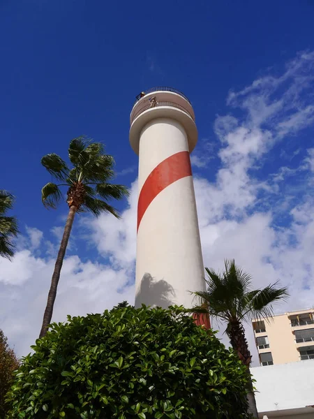 Leuchtturm Zwischen Hotels Und Palmen Der Strandpromenade Marbella Der Spanischen — Stockfoto