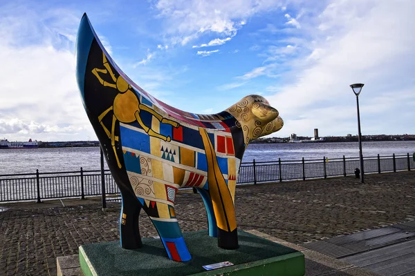 Banaan Koe Sculptuur Albert Dock Één Van Liverpools Meest Belangrijke — Stockfoto