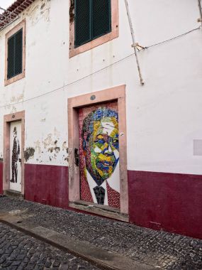 Camara de Lobos uykulu balıkçı köyü şehir Funchal Madeira yakınındaki bazı en yüksek kayalıklarla dünyasında vardır. Winston Churchill bu köyün boya çok severdi. Bu yer için Portekizli kaşif Joao Gonalves Zarco açılış thel inanılıyor.