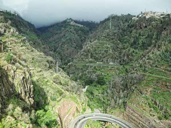Madeira Een Zeer Bergachtig Eiland Met Steile Kliffen Die Vallen — Stockfoto