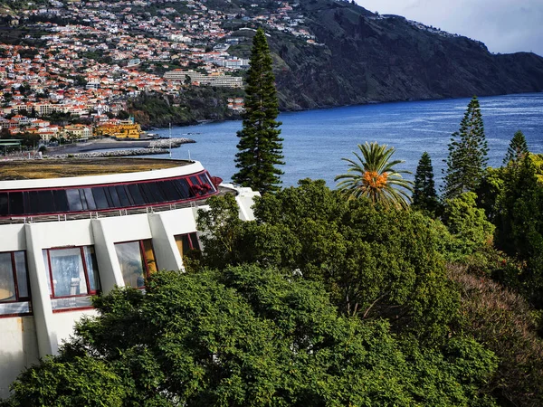 Widok Funchal Stolica Wyspy Madery Charakterystyczne Domy Dachy Wydają Się — Zdjęcie stockowe