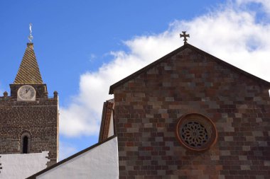 Madeira ağacında katedral Funchal Madeira Portekiz ana alışveriş caddeleri kaplı