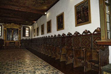 Santa Clara'da Funchal Madeira manastır... 15. yüzyıl manastır aslında bir manastırla siparişe ait, ama bu şu anda Gotik cloister, süslü Şapel ve kilisenin güzel NEF ziyaret edebilirsiniz halka açık.