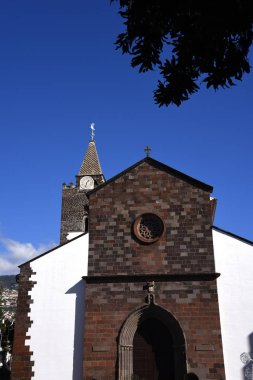 Noel süslemeleri kadınımız Se Funchal Madeira.The Adası late15th yüzyıl Katedrali üzerinde denilen varsayım Katedrali'nde Madeira ilk kolonizasyon beri neredeyse bozulmamış hayatta az bina biridir.