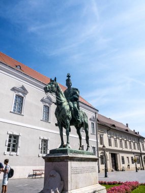 Buda Kalesi Bölgesi 'nde Andras Hadik heykeli. İkonik Macar süvarisi (18. yüzyılın en ünlü Macar askeri birliği) ve Maria Theresa' nın en sevdiği askeri.