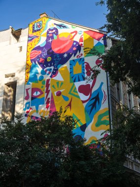 Harabe barlar bir deney olarak başladı. Terk edilmiş bir binada kurulan bir bar Budapeşte Macaristan 'daki genç ve yaratıcı kalabalığa uygun fiyatlı içkiler sunuyordu.