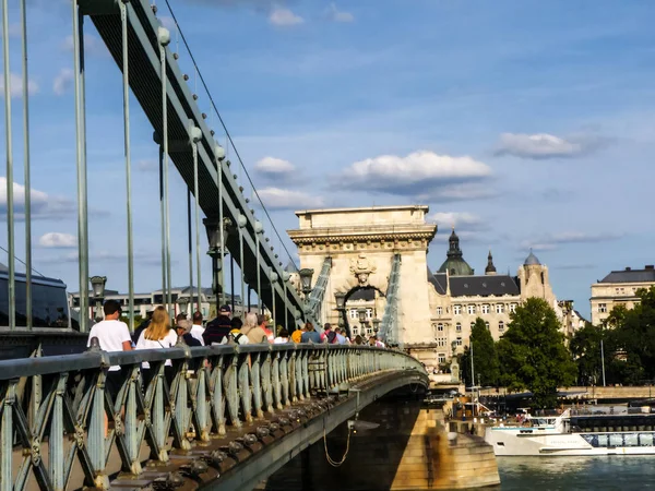 Знаменитый Цепной Мост Будапеште Венгрия Который Осуществляет Движение Через Дунай — стоковое фото