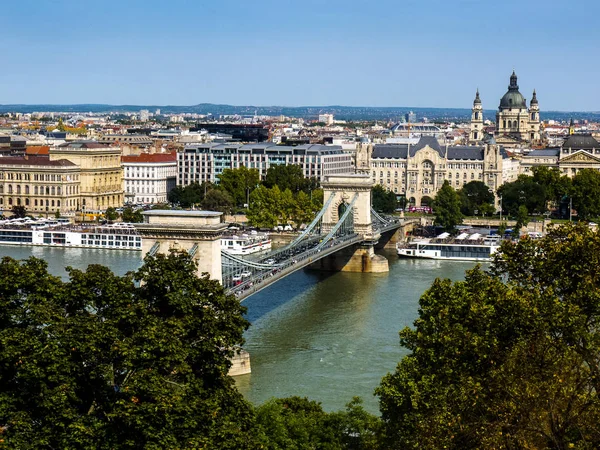 Знаменитый Цепной Мост Будапеште Венгрия Который Осуществляет Движение Через Дунай — стоковое фото