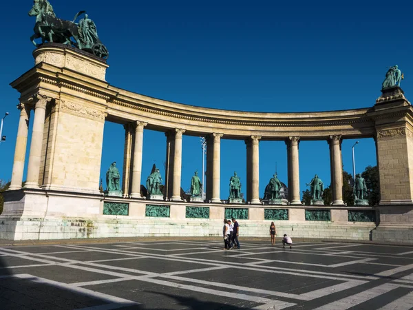 Πλατεία Ηρώων Είναι Μια Από Τις Μεγαλύτερες Πλατείες Στη Βουδαπέστη — Φωτογραφία Αρχείου