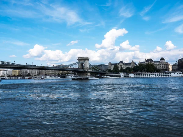 Den Ikoniska Chain Bridge Budapest Ungern Som Transporterar Trafik Över — Stockfoto