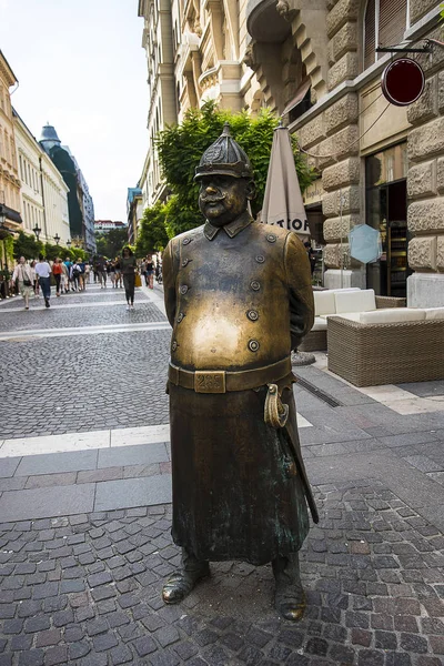 Fat Policeman Statue Budapest Hungary City Vibrant Art Loving Capital — Stock Photo, Image