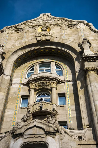 ブダペストの建築は ヨーロッパで最も美しい都市の一つとなっており 世界遺産に登録されています 市内には年間270万人の観光客がおり ヨーロッパで7番目に牧歌的な場所であり 世界で9番目に美しい都市です — ストック写真