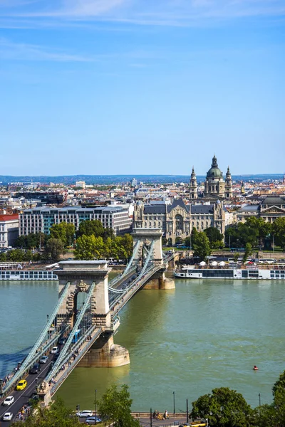 Den Ikoniska Chain Bridge Budapest Ungern Som Transporterar Trafik Över — Stockfoto