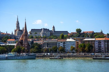  Kudretli Tuna Nehri, Viyana 'dan Karadeniz' e uzanan Budapeşte şehrinden akar. Tuna Nehri Volga 'dan sonra Avrupa' nın en uzun ikinci nehridir. Tuna nehri, dünyadaki tüm nehirlerden daha fazla 10 ülkeden akar..