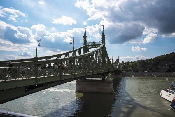 Die Freiheitsbrücke Auch Freiheitsbrücke Genannt War Die Dritte Permanente Brücke — Stockfoto