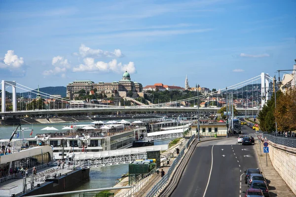 Den Mäktiga Donau Rinner Genom Staden Budapest Väg Från Wien — Stockfoto