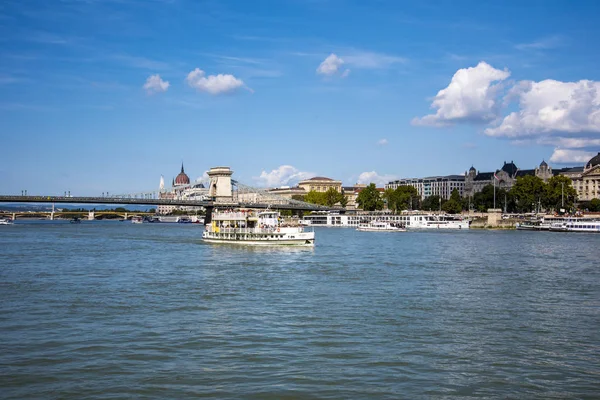 Den Mäktiga Donau Rinner Genom Staden Budapest Väg Från Wien — Stockfoto