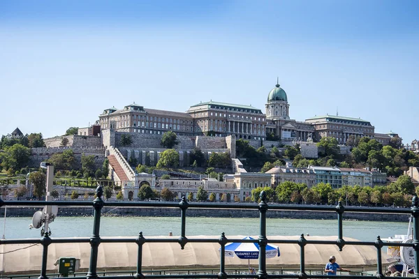 Kungliga Slottet Hapsburg Kings Står Högt Över Staden Budapest Ungern — Stockfoto