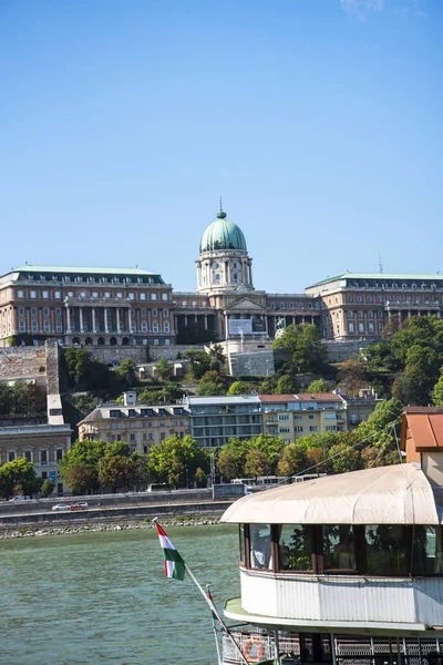 Kungliga Slottet Hapsburg Kings Står Högt Över Staden Budapest Ungern — Stockfoto