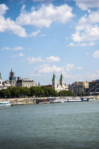 Den Mäktiga Donau Rinner Genom Staden Budapest Väg Från Wien — Stockfoto