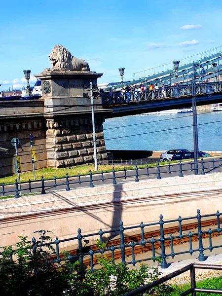 Icônica Ponte Chain Budapeste Hungria Que Transporta Tráfego Através Rio — Fotografia de Stock