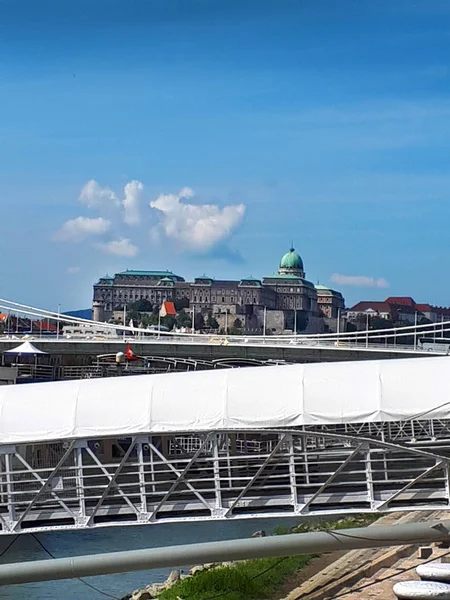 Der Königliche Palast Der Habsburger Könige Steht Hoch Über Der — Stockfoto