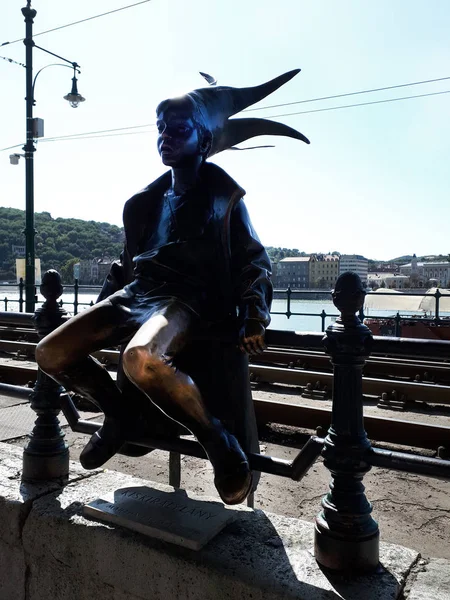 Statue Little Princess Statue Sitting Railings Danube Promenade Budapest Hungary — Stock Photo, Image