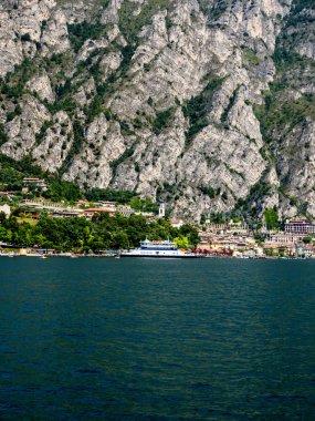 Limone bu gölün Kuzey İtalya güzel küçük şehirlerinden biridir. garda Gölü dolomites ve İtalyan Alpleri yakın popüler Avrupa turistik bir yer. Bir Limone sul garda bir komün Brescia eyaletinin yeri