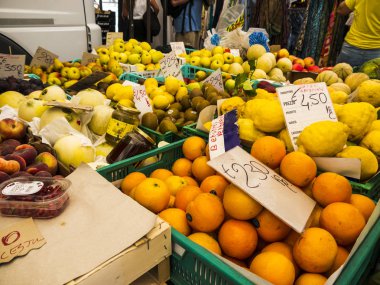 Limon, Kuzey İtalya 'daki bu göldeki sevimli küçük kasabalardan biridir. Garda Gölü, Dolomitler ve İtalyan Alpleri yakınlarındaki popüler bir Avrupa turizm merkezidir. Limon Konsolosu Garda, Brescia iline bağlı bir kasabadır.