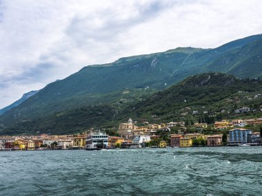 Malcesine, Kuzey İtalya 'daki Garda Gölü' ndeki güzel kasabalardan biridir. Kenti, limanını ve antik dar sokaklarını koruyan kendi kalesi var. Malcesine çok çarpıcı ve huzurlu ve feribotlar sizi gölün her yerine götürüyor.