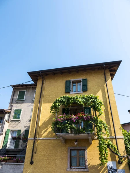 Malcesine Είναι Μία Από Τις Όμορφες Πόλεις Στη Λίμνη Garda — Φωτογραφία Αρχείου