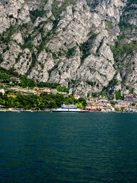 Limone Una Las Pequeñas Ciudades Encantadoras Este Lago Norte Italia —  Fotos de Stock