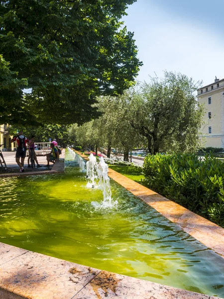 Riva Del Garda Una Las Pequeñas Ciudades Encantadoras Este Lago — Foto de Stock