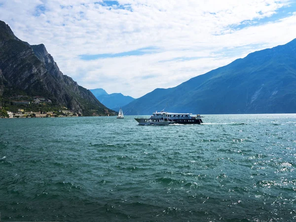 Lago Garda Norte Itália Famosa Por Suas Brisas Constantes Que — Fotografia de Stock