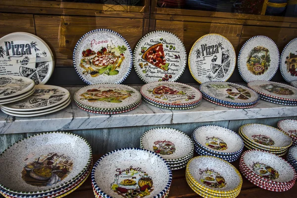 Typowe Włoskie Ceramiki Malcesine Jednym Pięknych Miast Nad Jeziorem Garda — Zdjęcie stockowe