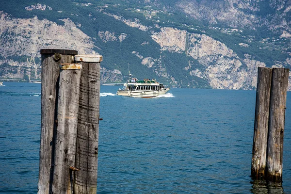 Lago Garda Famoso Sue Continue Brezze Che Rendono Paradiso Windsurfisti — Foto Stock