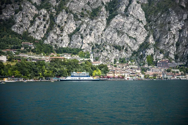 Limone Uma Das Pequenas Cidades Encantadoras Neste Lago Norte Itália — Fotografia de Stock