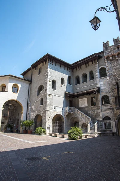 Riva Del Garda Jedním Krásných Městeček Tomto Jezeře Severní Itálii — Stock fotografie